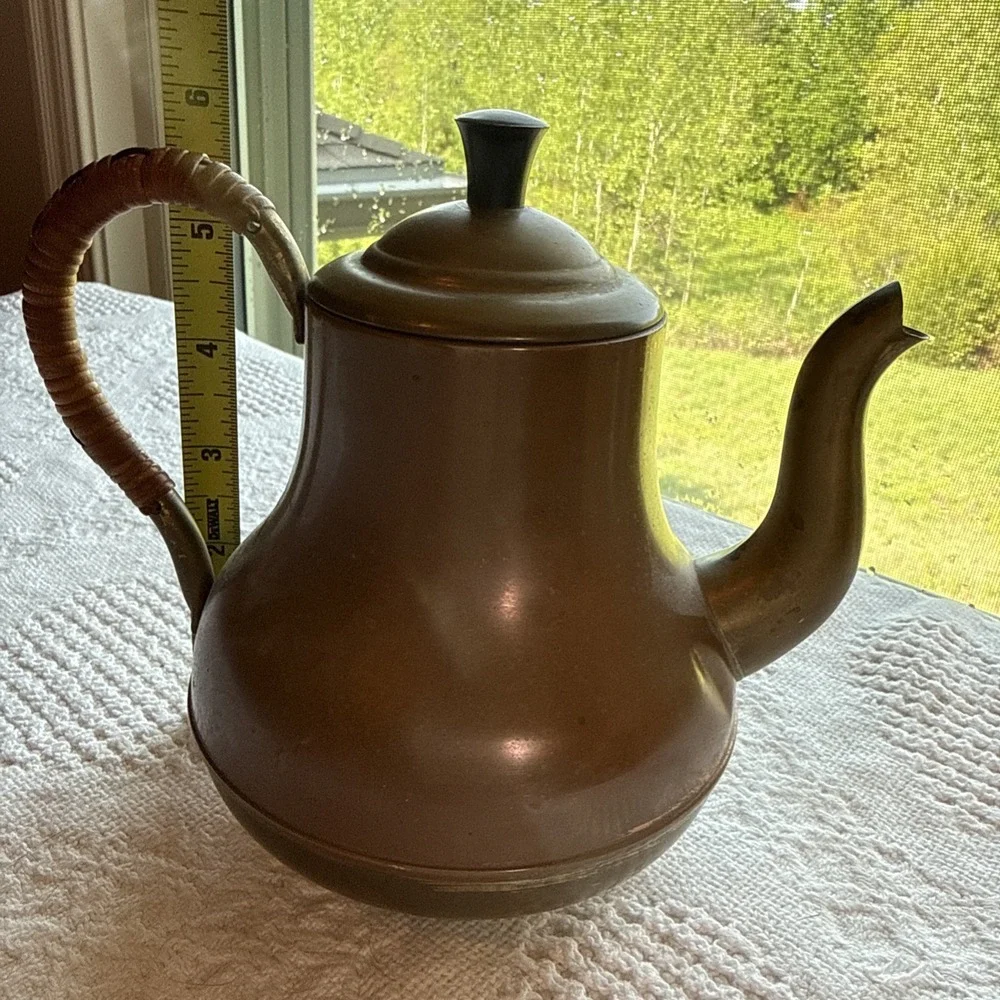 Vintage Copper and Brass Tea Pot with Lid and Wrapped Handle Decor (read)
